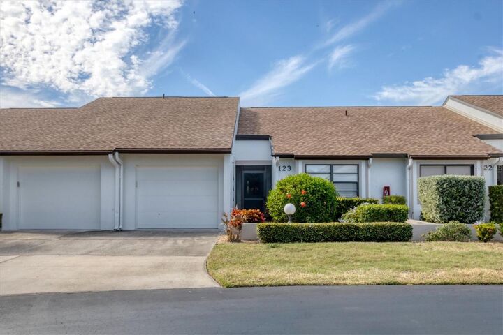 1211 Capri Isles Boulevard 123  Venice FL 34292 photo