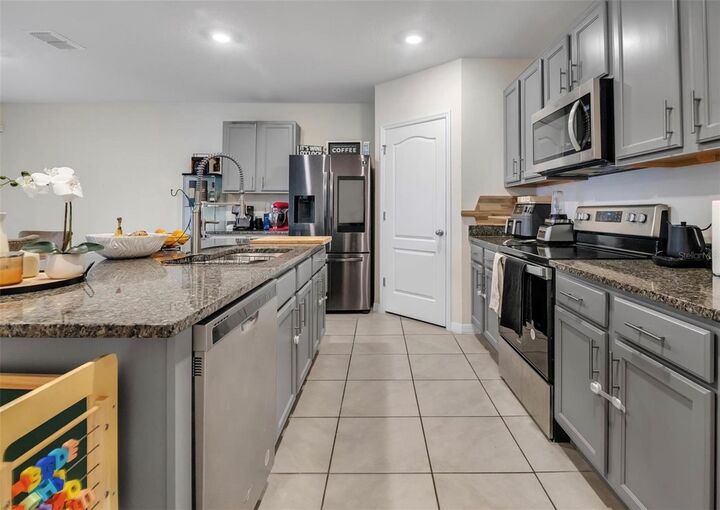 Property Photo:  5384 Hickory Downs Way  FL 34771 