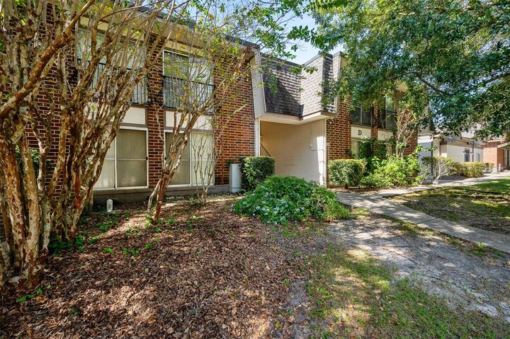 Property Photo:  1700 SW 16th Court D24  FL 32608 