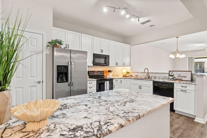 Property Photo: 2864 Polana St 106 FL 32835