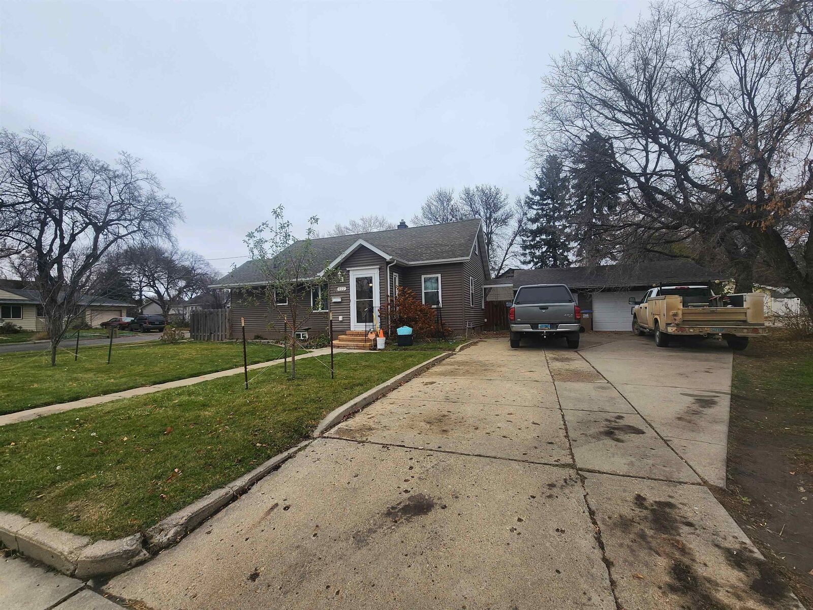 Property Photo:  922 University Ave W  ND 58703 