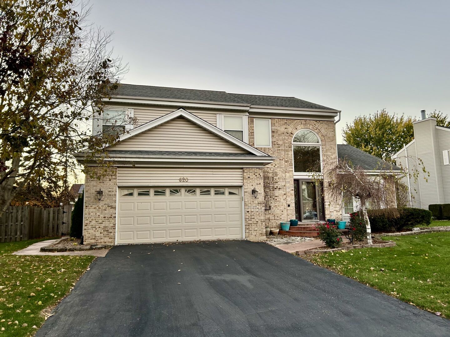 Property Photo:  620 Old Oak Circle  IL 60102 
