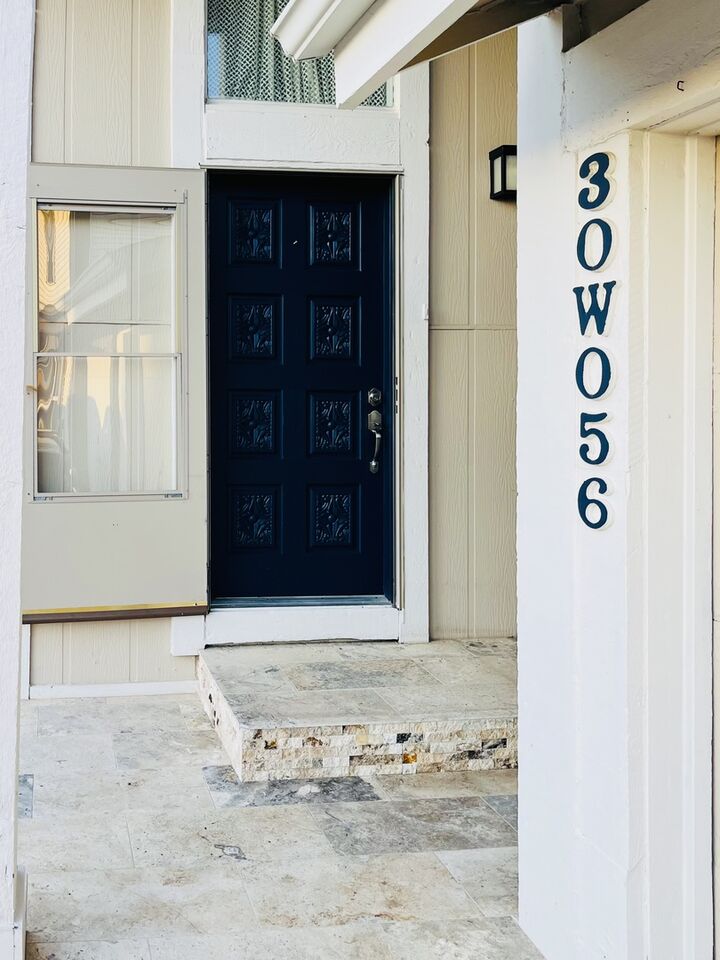 Property Photo:  30W056 Mulberry Court 056  IL 60555 