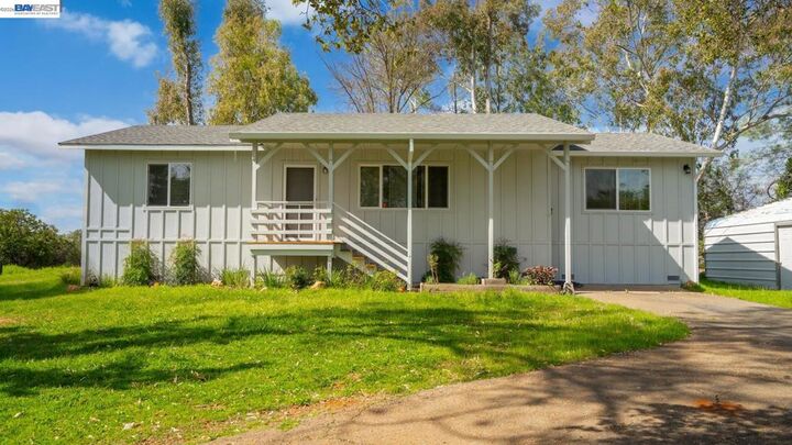Property Photo: 3710 Lakeview Dr CA 95682