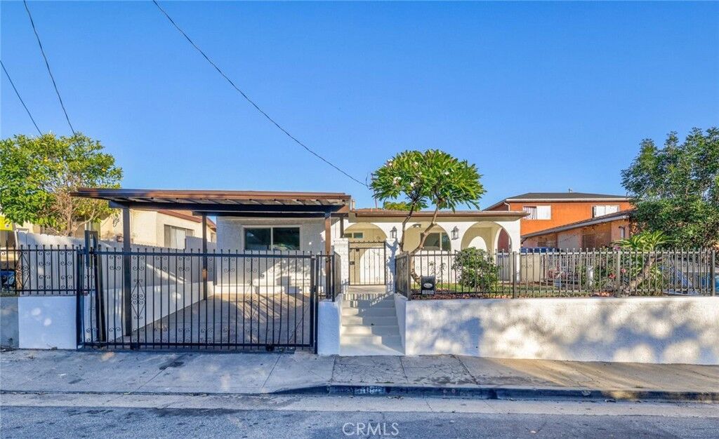 Property Photo:  1006 Van Pelt  CA 90063 