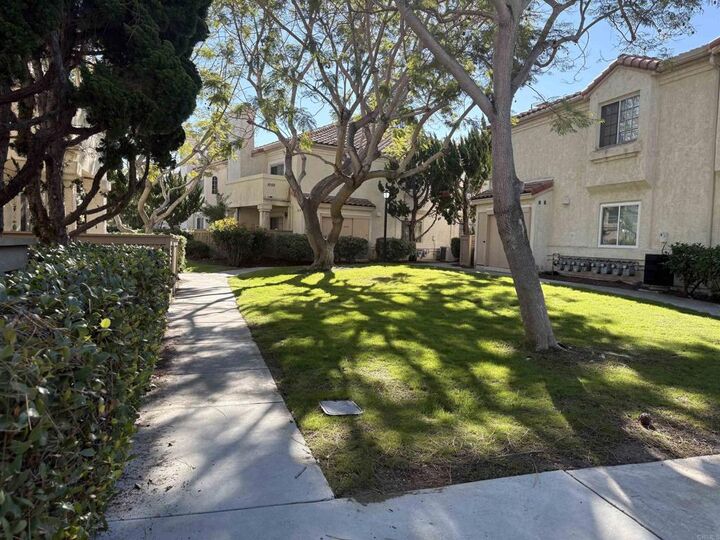 Property Photo:  1050 La Tortuga Drive 5  CA 92081 