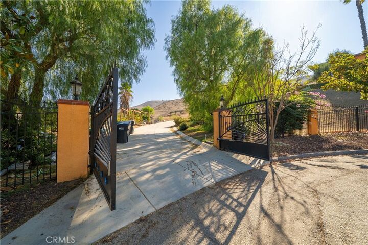 Property Photo: 16975 Highview Court CA 92503