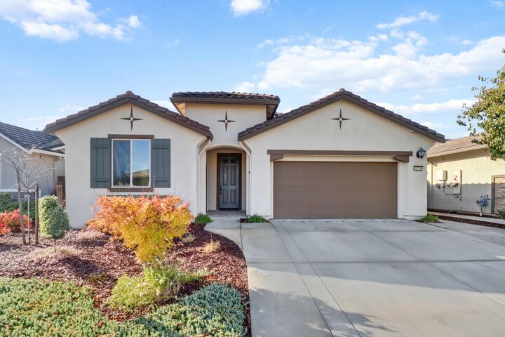 Property Photo: 9236 Summer Holly Way CA 95829