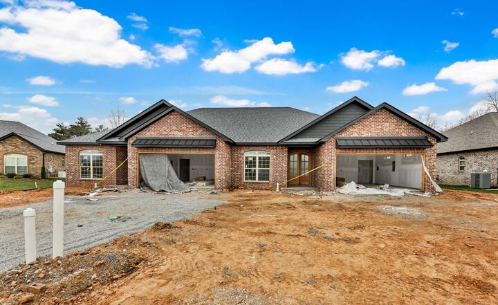 Property Photo: 1044 Veridian Dr Unit 19B TN 37043