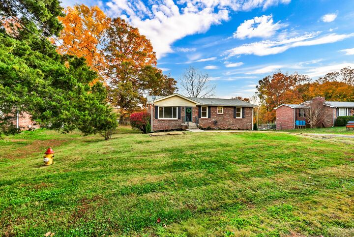 Property Photo:  310 Lake Court Dr  TN 37043 