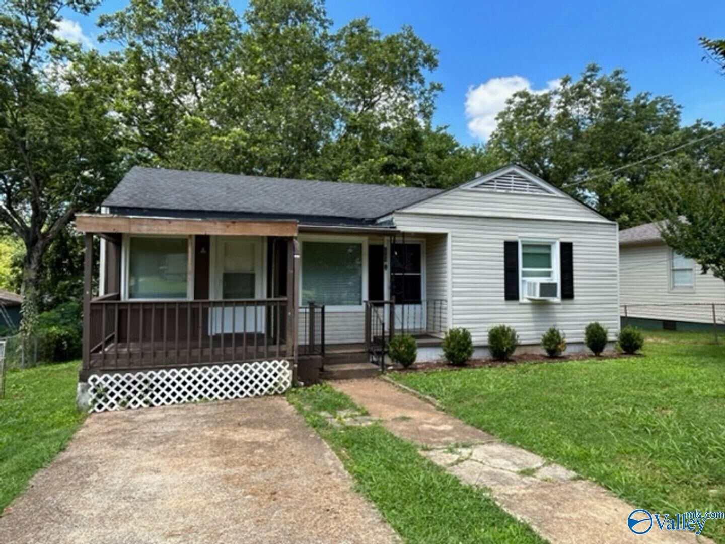 Property Photo: 221 Richmond Drive AL 35811