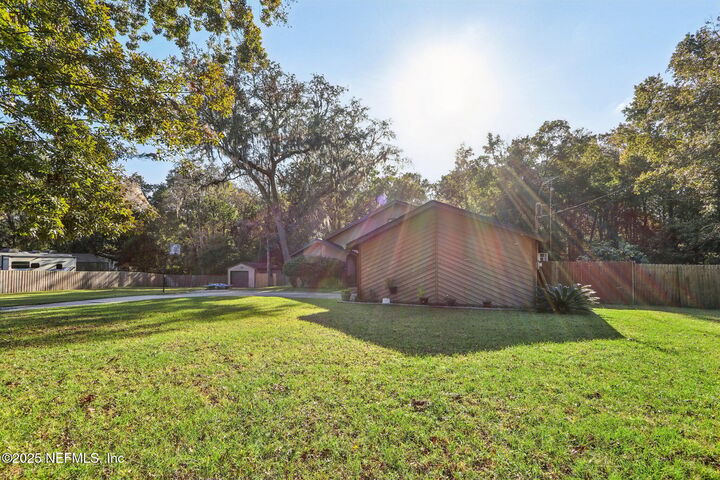 Property Photo: 1871 Woodridge Court FL 32068