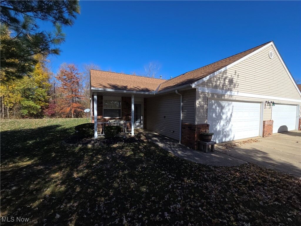 Property Photo:  712 N Creek Drive  OH 44077 