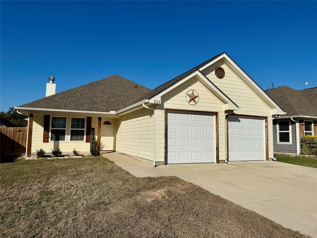 Property Photo: 225 Lovers Path Drive TX 76082