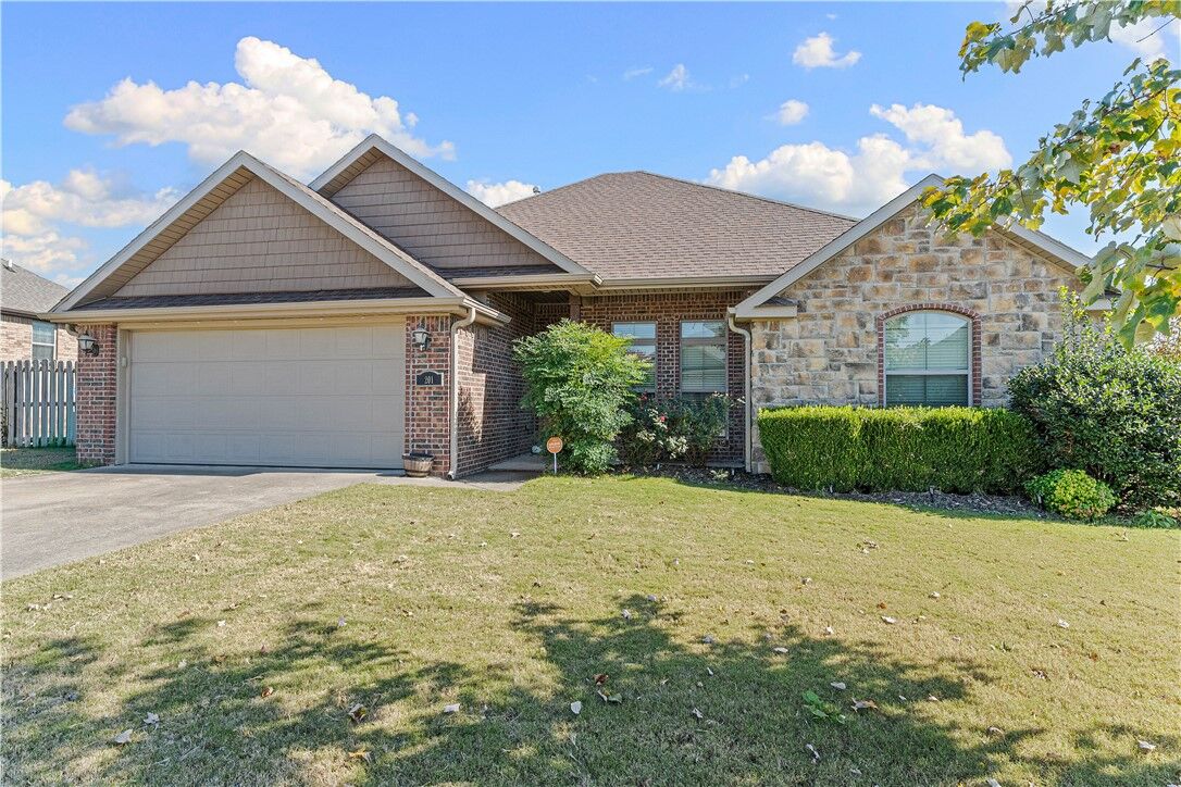 Property Photo: 201 Cherokee Street AR 72745