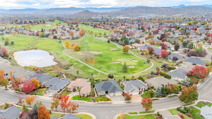 398 Robert Trent Jones Boulevard  Eagle Point OR 97524 photo