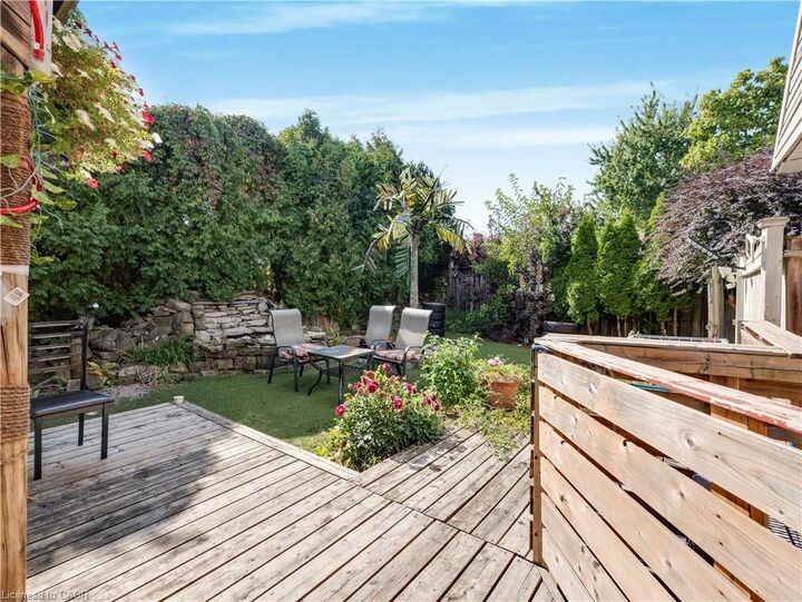 Property Photo: 40 Yeoville Court ON L9C 5W3