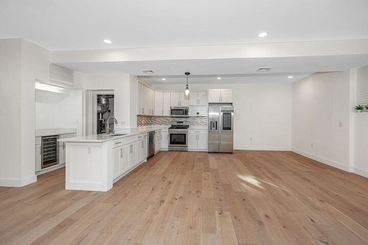 Property Photo:  17 Kearney Sq 205  MA 01852 