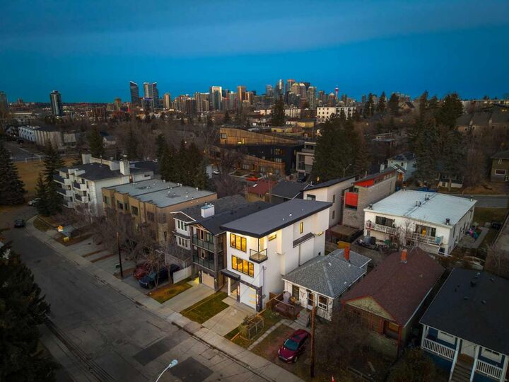 2518 16B Street SW  Calgary AB T2T 4L9 photo