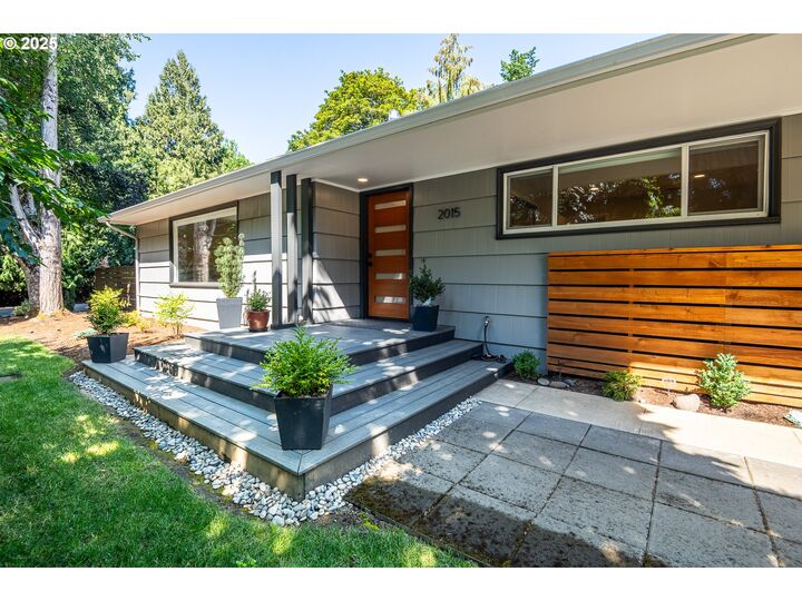 Property Photo:  2015 Eastwood Ln  OR 97401 