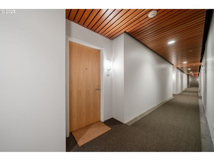 Property Photo: 1234 SW 18th Ave 301 OR 97205