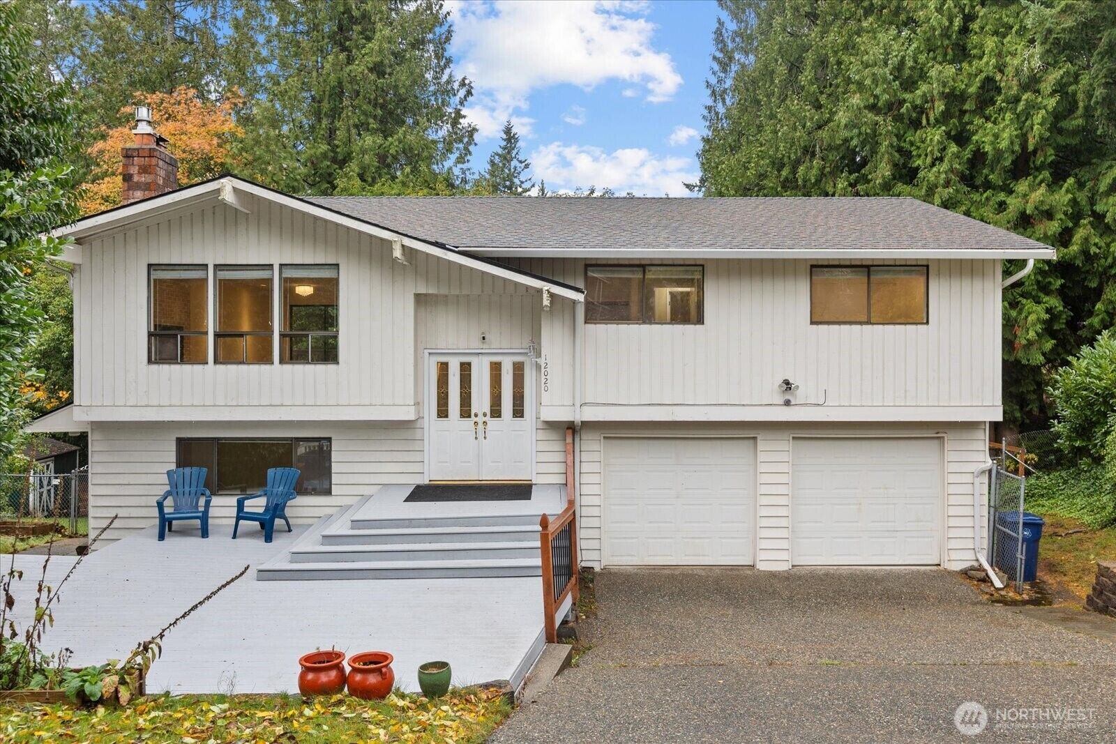 Property Photo: 12020 NE 66th Street WA 98033