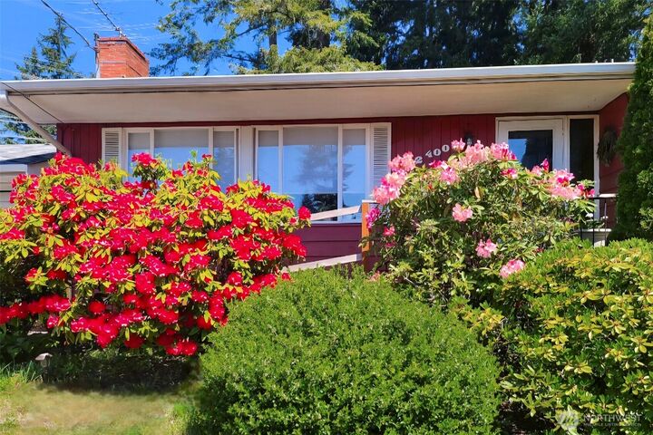 Property Photo: 24007 44th Avenue W WA 98043