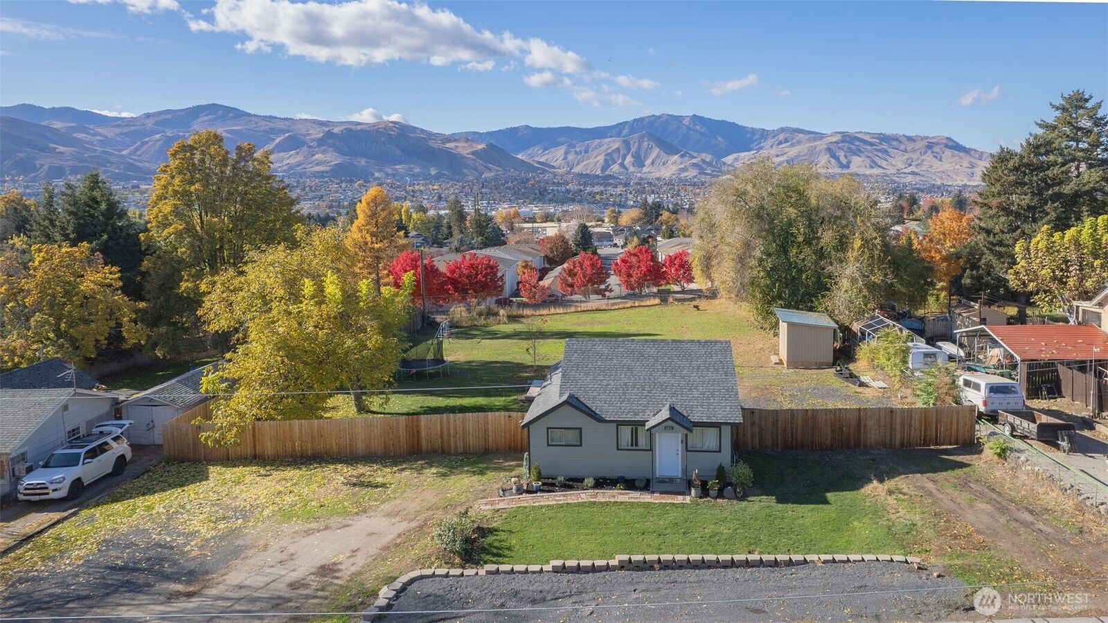 Property Photo:  646 N Gale Place  WA 98802 