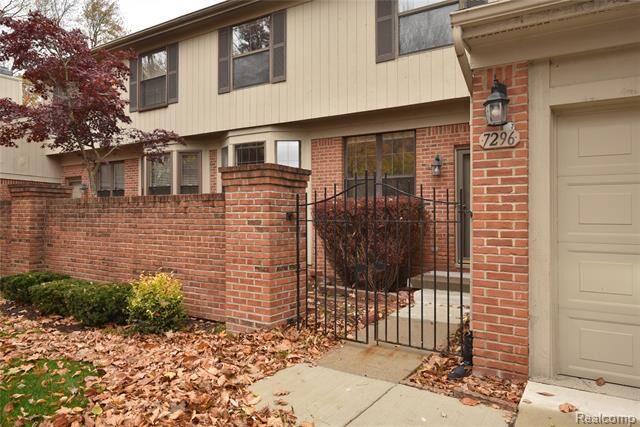 Property Photo: 7296 Green Farm Road MI 48322