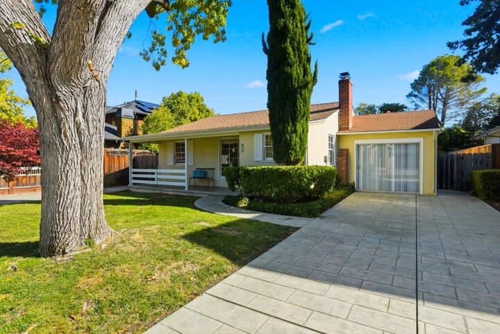 Property Photo: 884 Warren Way CA 94303