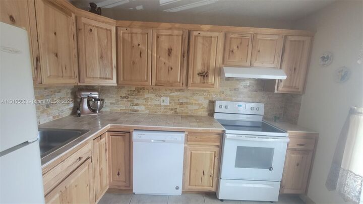 Property Photo: 5851 NW 62nd Ave 202 FL 33319