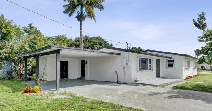 Property Photo: 1143 NW 18th St FL 33311