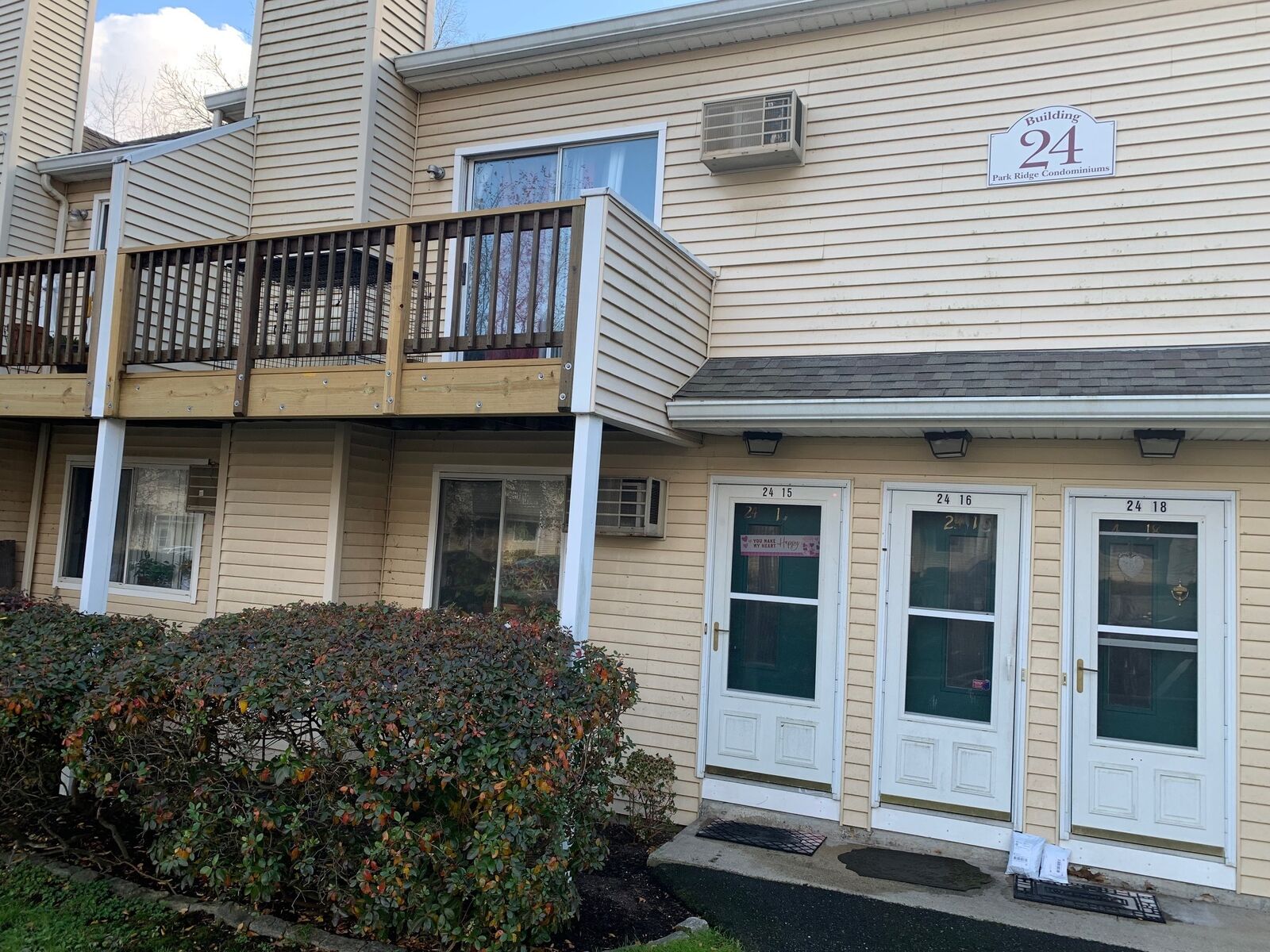 Property Photo:  8 Rose Lane Apt 24-15  CT 06811 