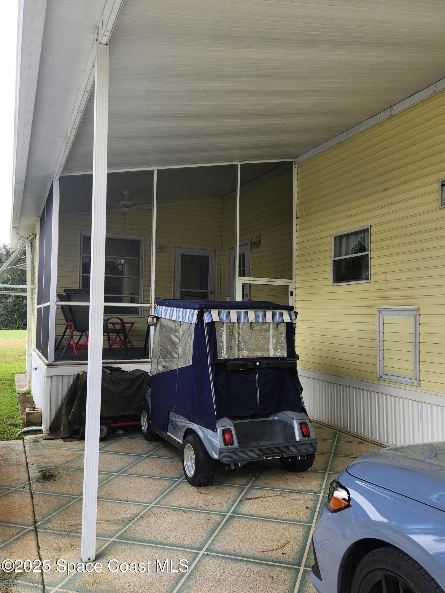 Property Photo: 513 Lake Drive FL 32780