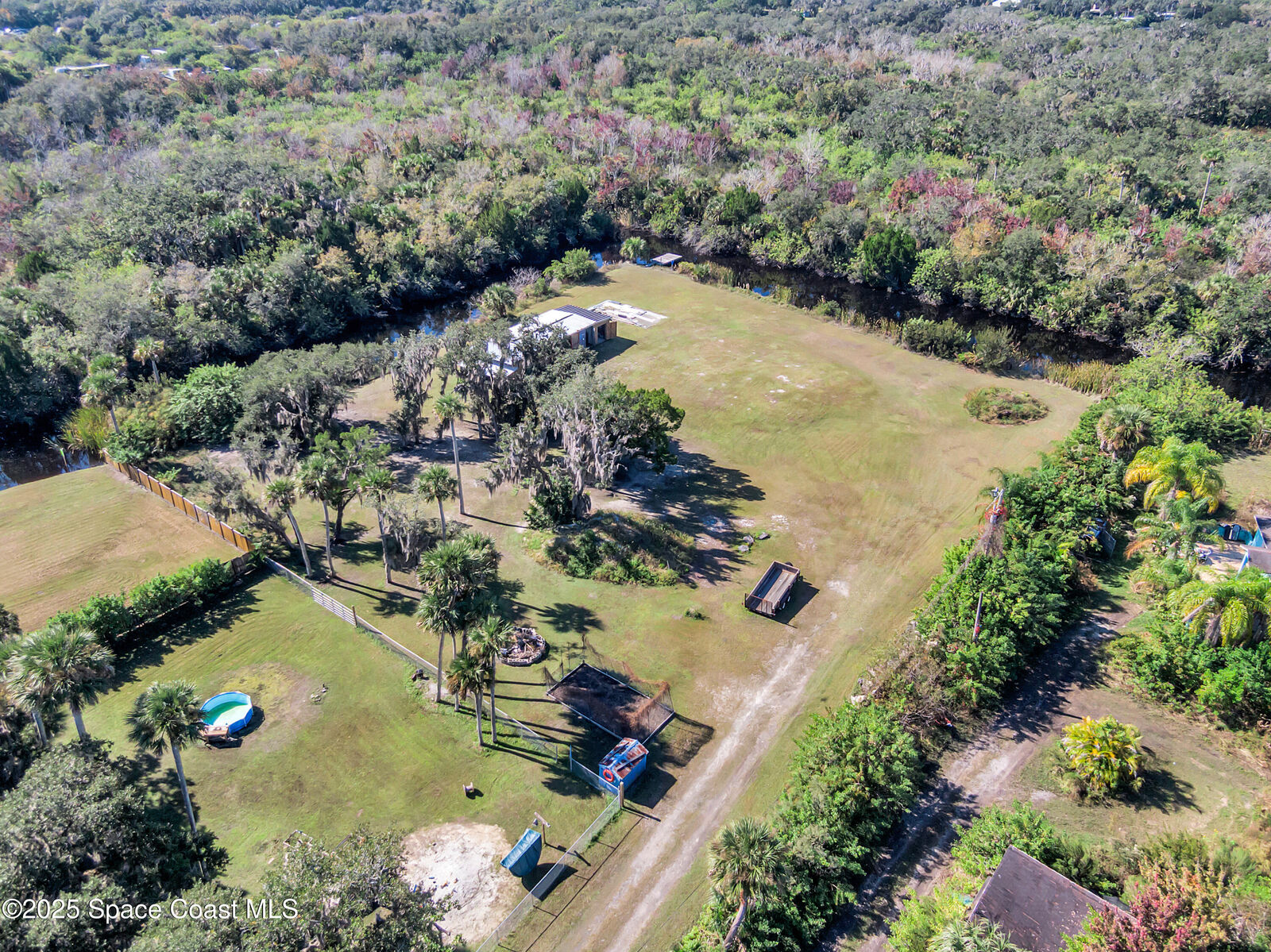 Property Photo: 875 Pine Island Road FL 32953