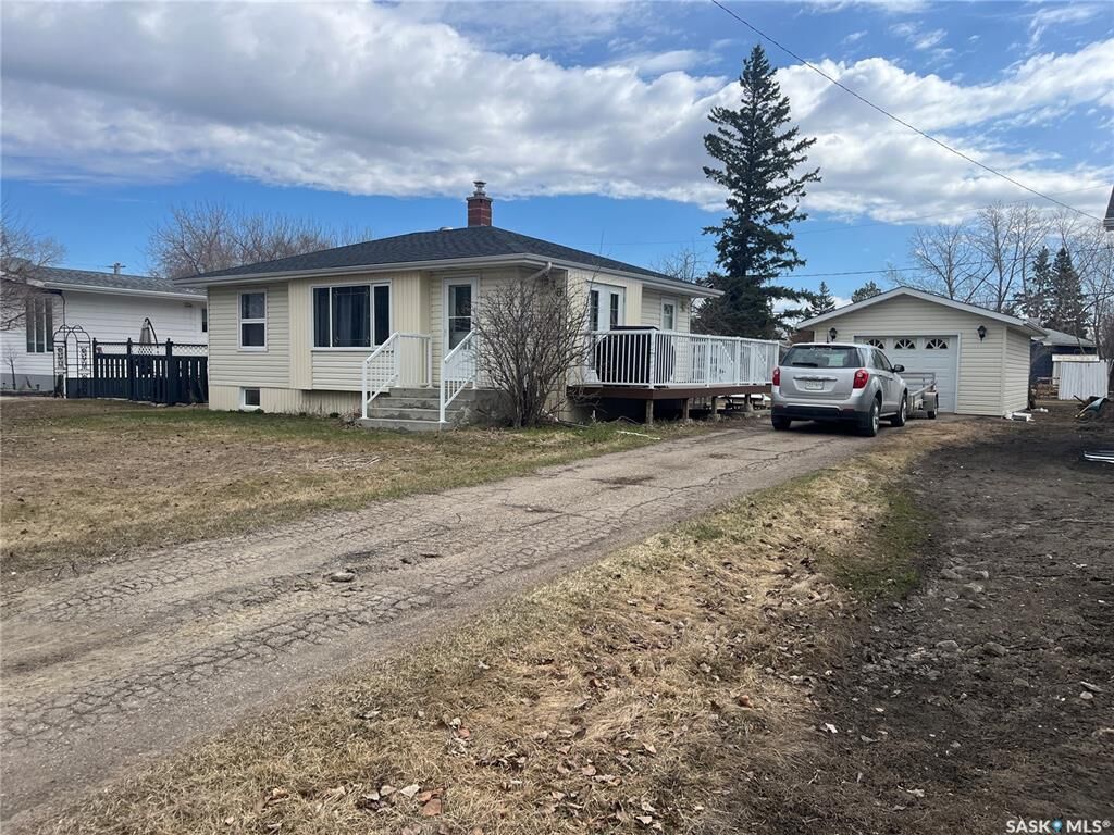Property Photo:  530 5th Street NE  SK S0A 4J0 