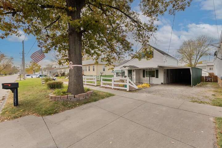 Property Photo:  204 S Vine  Street  IA 51534 