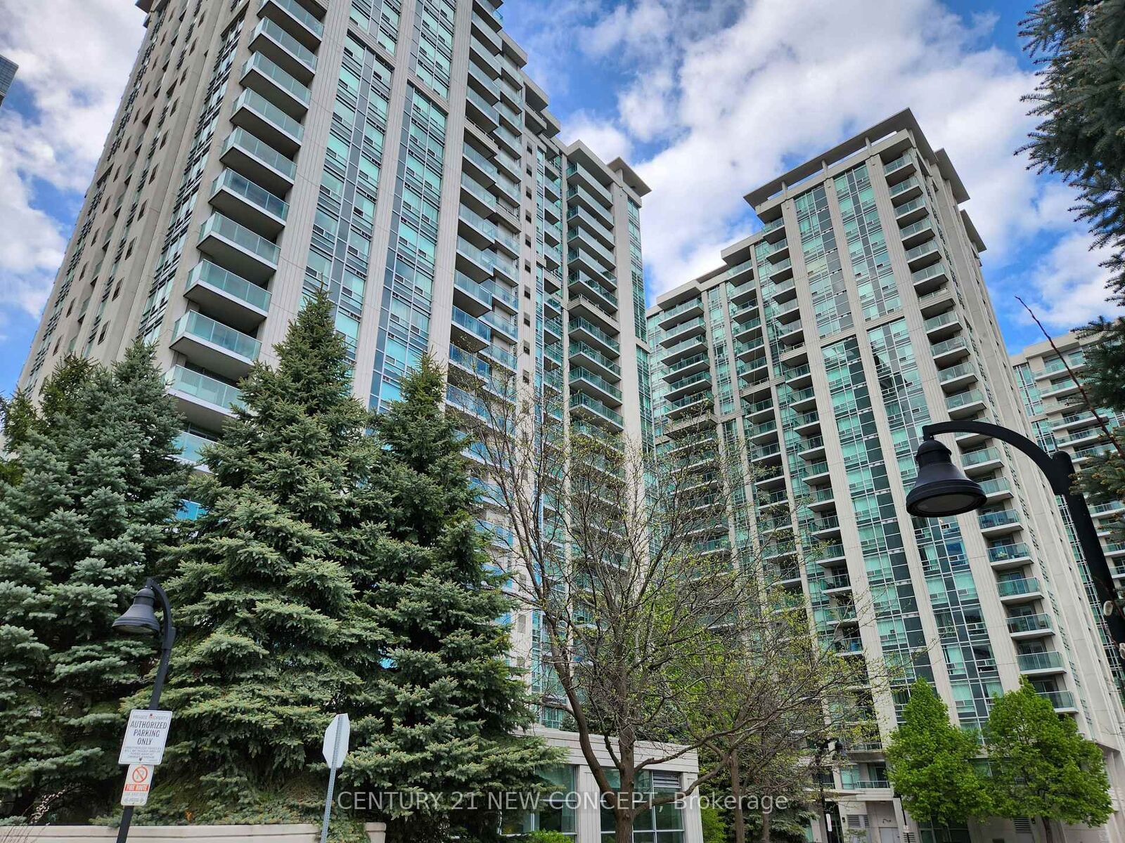 Photo de la propriété:  31 Bales Avenue 2505  ON M2N 7L6 