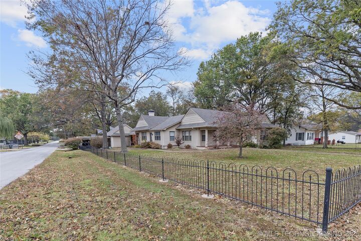 Property Photo: 816 S McQuarrie Avenue OK 74467