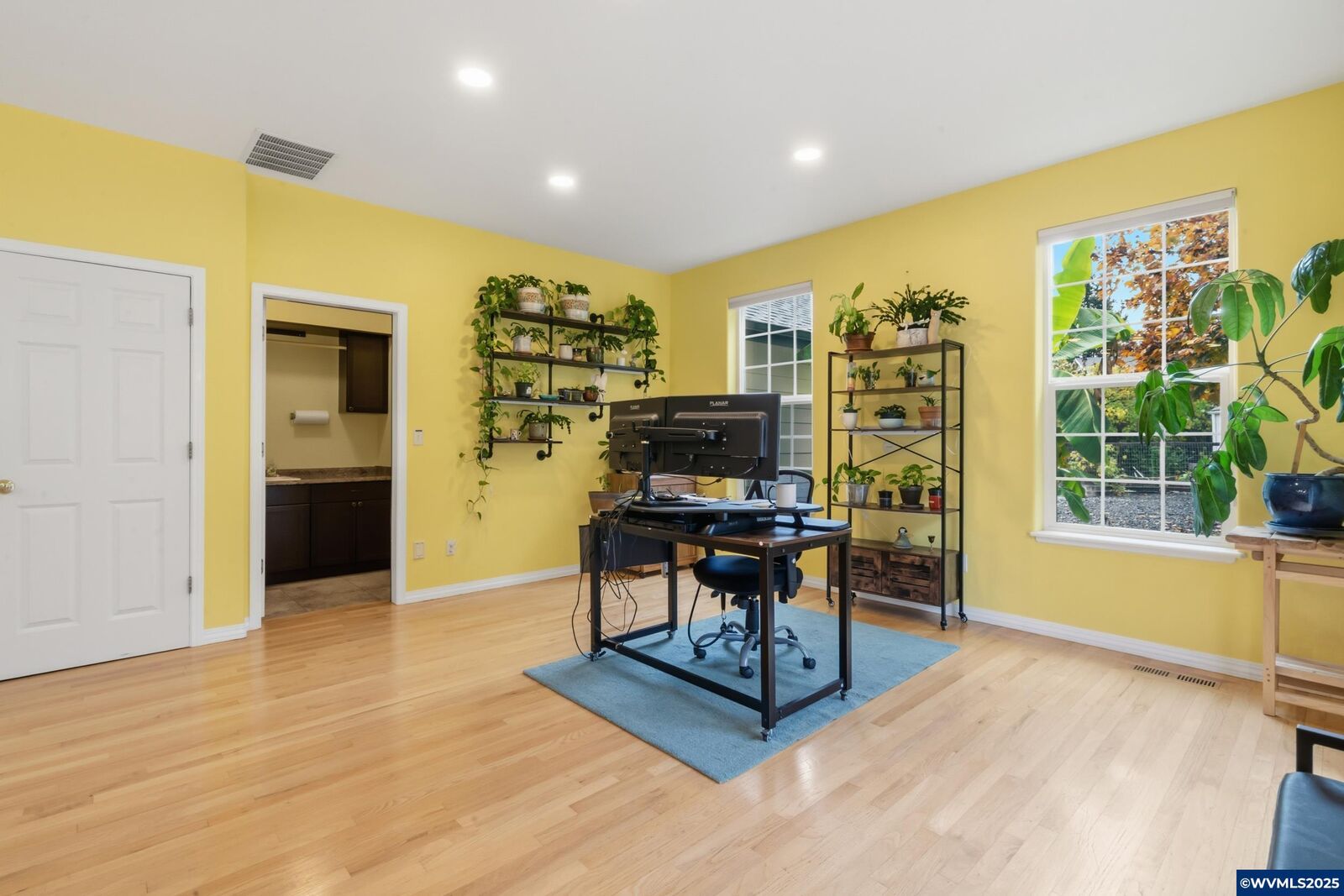 Property Photo: 881 Quail Glenn Dr OR 97370