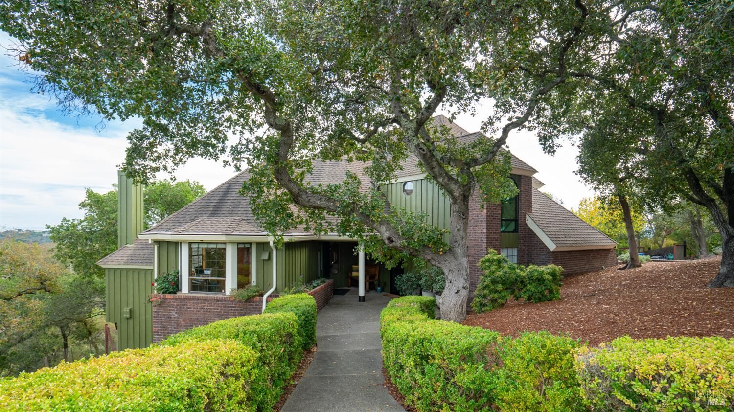 Property Photo:  70 Atherton Oaks Drive  CA 94945 