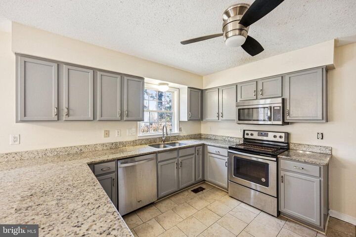 Property Photo: 1706 Hounds Way VA 23231