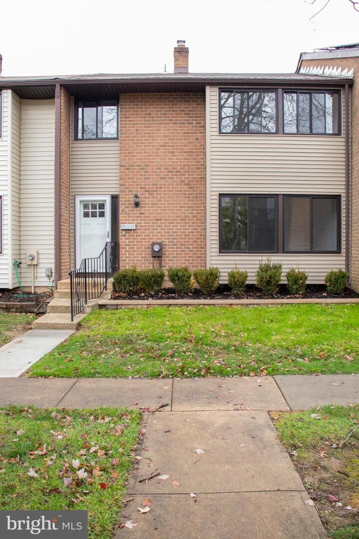 Property Photo:  842 Jamestown Road  NJ 08520 