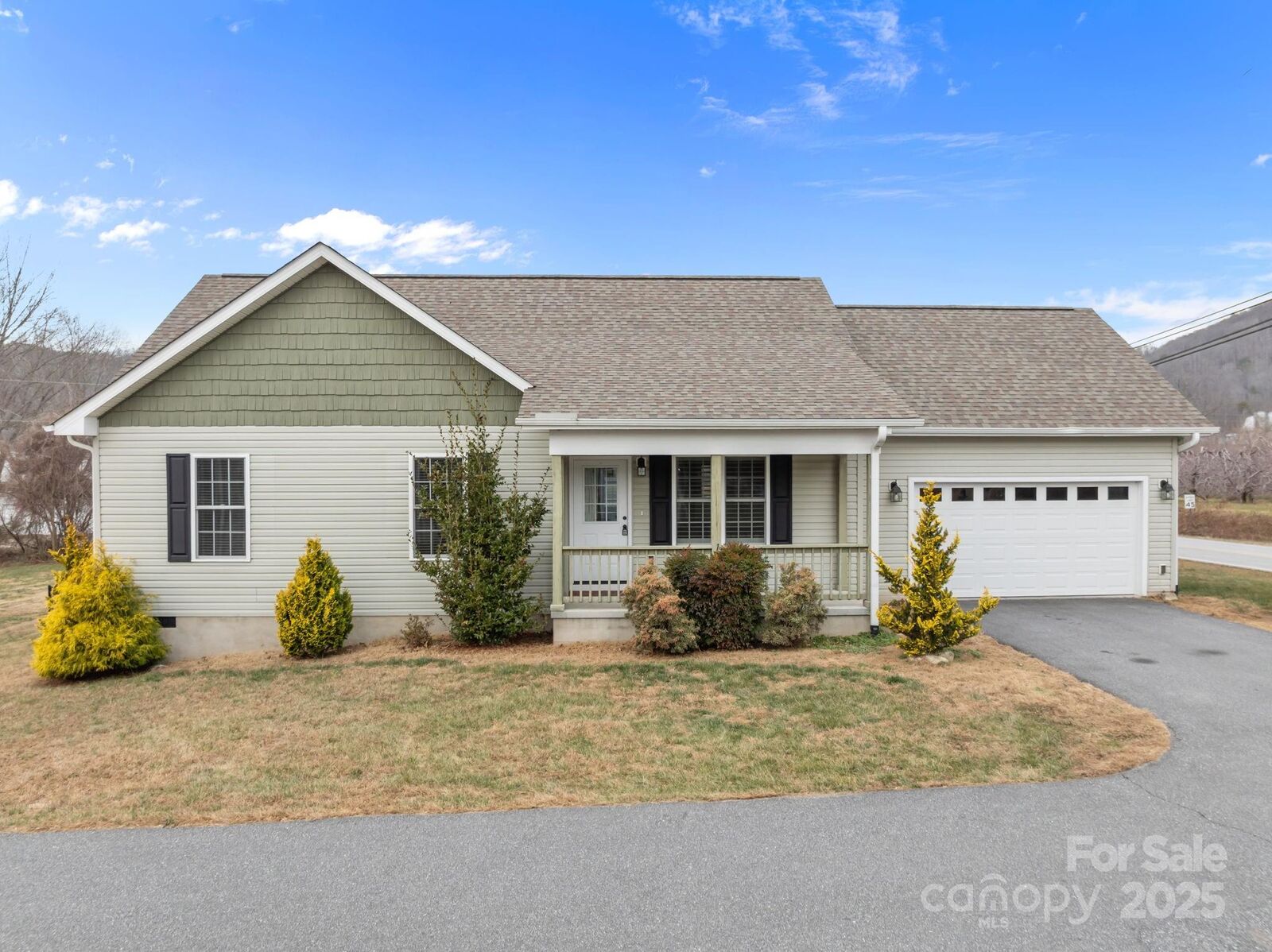 Property Photo:  18 Trillium Meadows Lane  NC 28792 