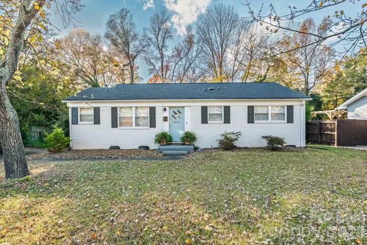 Property Photo: 2333 Birchcrest Drive NC 28205