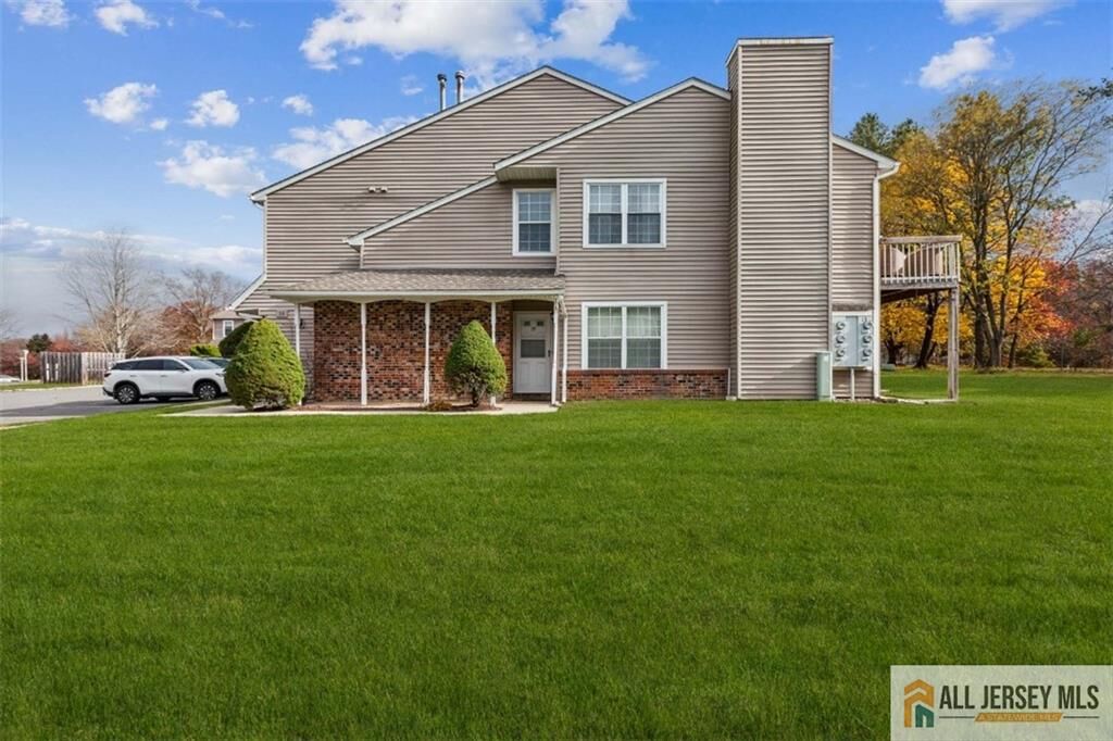 Property Photo:  15 Lindsey Circle 15  NJ 08857 