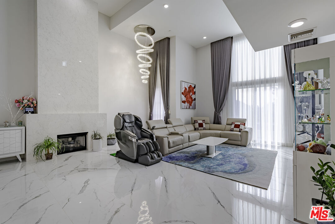 Property Photo: 4925 Wilshire Blvd CA 90010