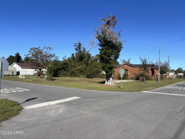Property Photo: 151 Harlem Avenue FL 32401