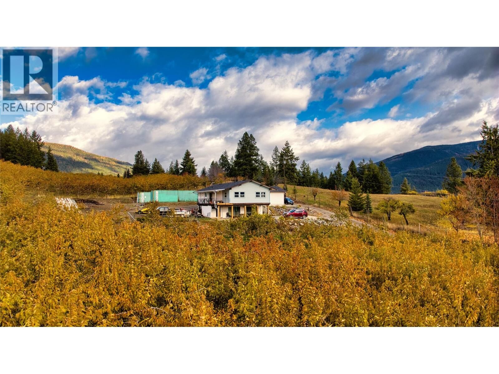 Property Photo: 1237 32nd S Avenue BC V0B 1G1