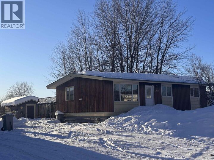5204 Tamarack Crescent — photo 1